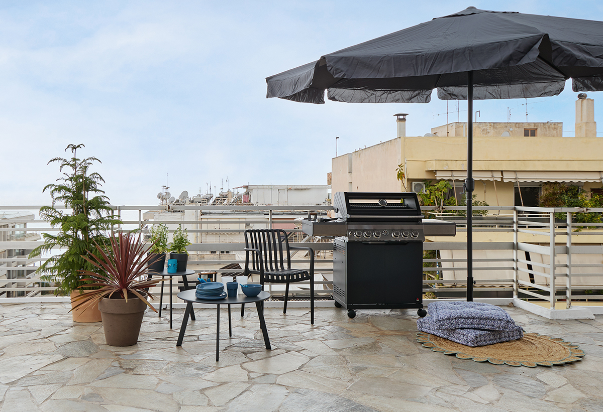 Το τραπέζι σε έναν κήπο